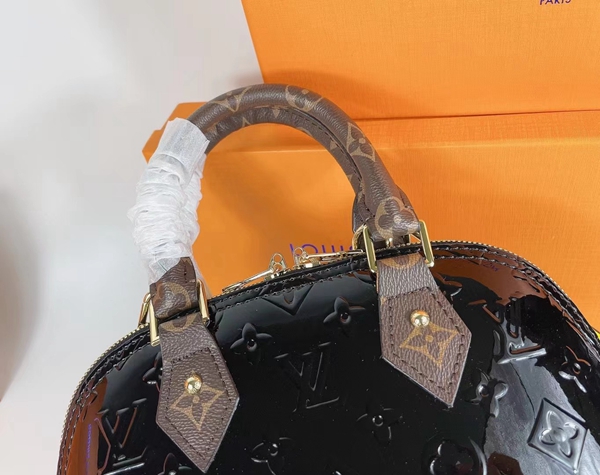 ルイヴィトンバッグ素材ディテール